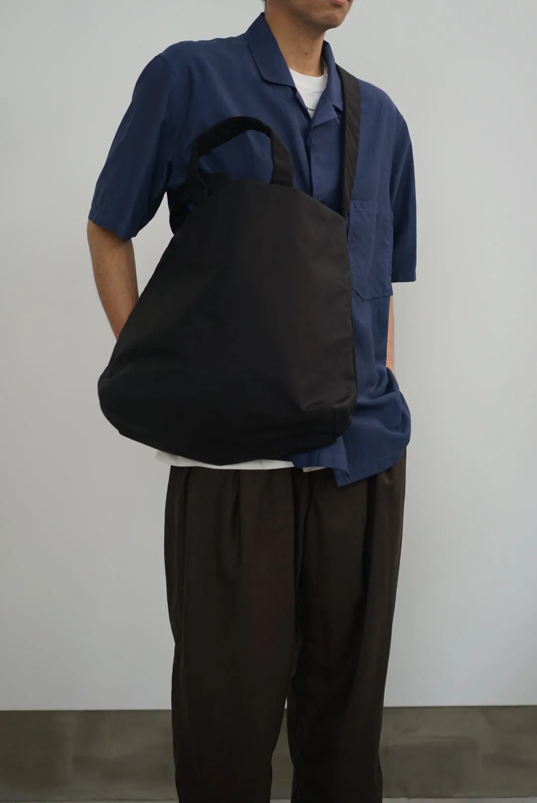 Aeta / NY16 SHOULDER TOTE : M