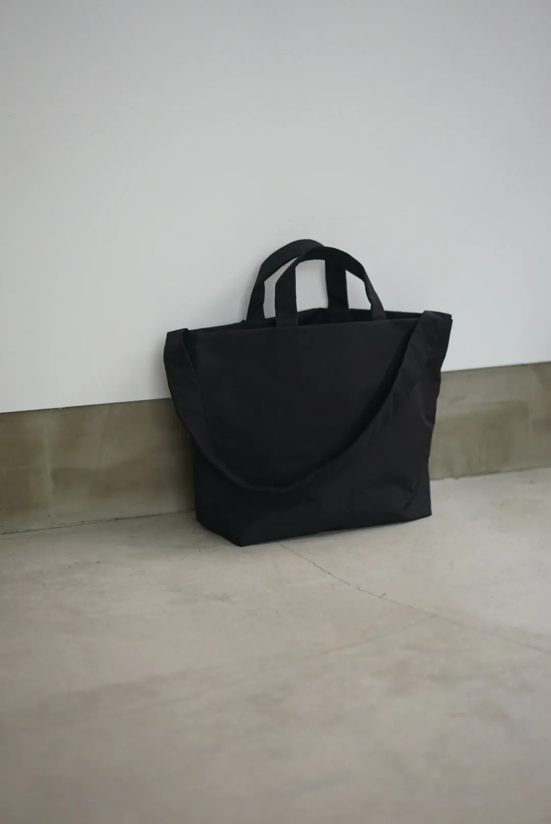 Aeta / NY16 SHOULDER TOTE : M