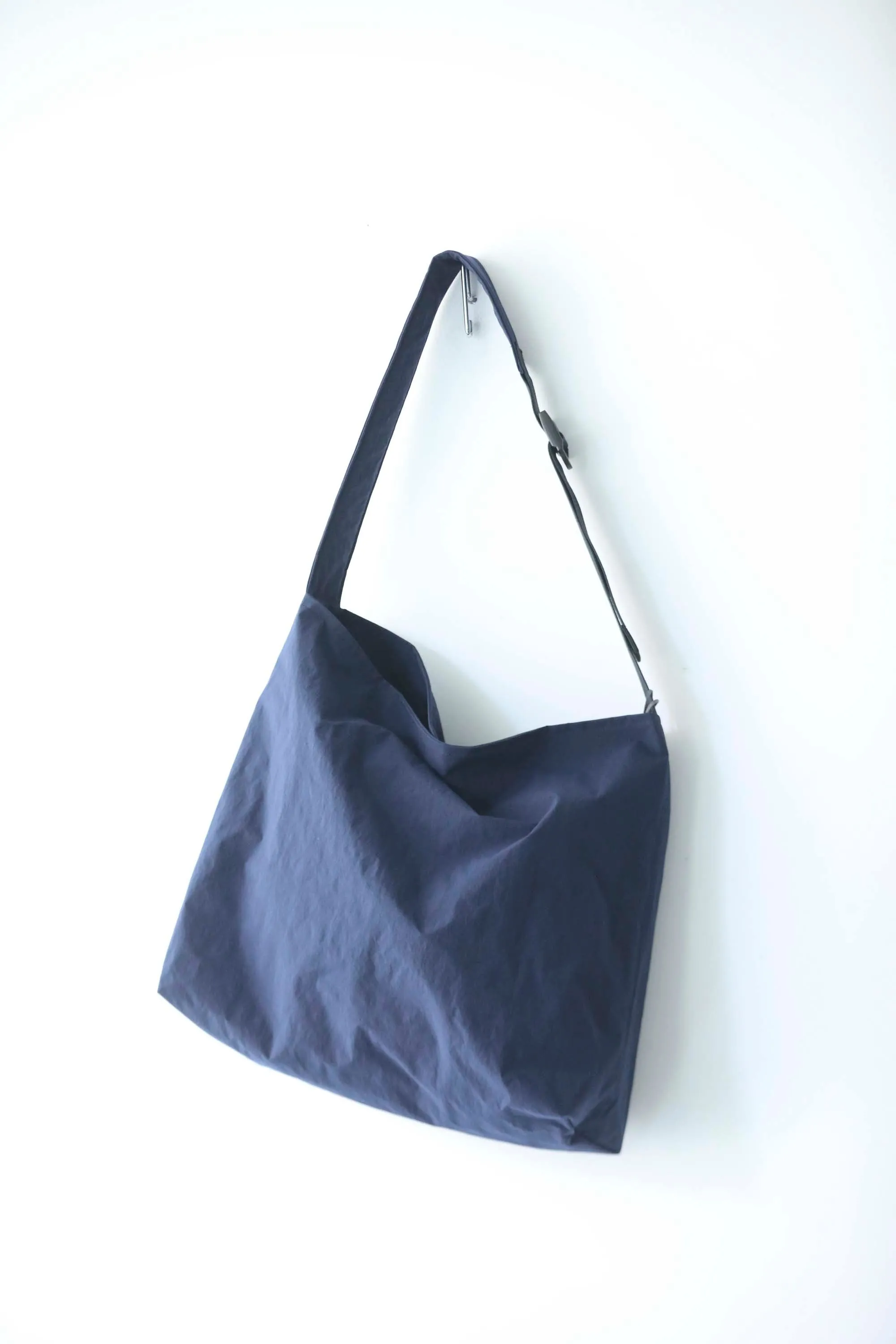 kontor /ADJUSTABLE 3D TOTE BAG